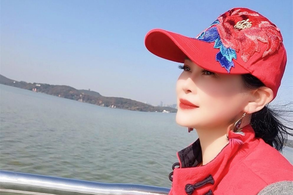  公益歌手奔月：唱响新时代主旋律 凝聚中国力量