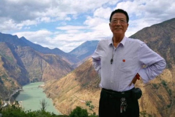 老教授王树远重走长征路 著书盛赞毛主席