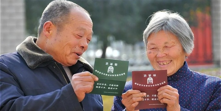 大数据时代证件泛滥 老年证存废之争折射出什么问题？