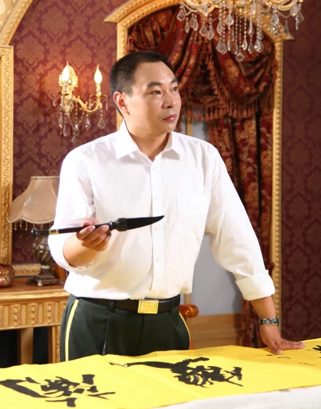 书法家王岩:德艺双馨铸就艺术人生