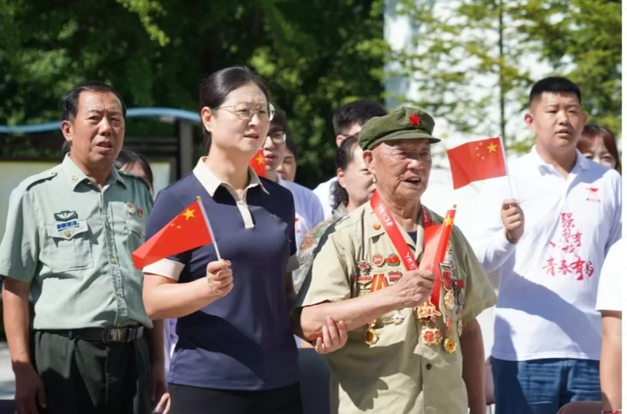 与“最可爱的人”青春同框:志愿军老兵走进辽东学院《抗美援朝精神》课堂